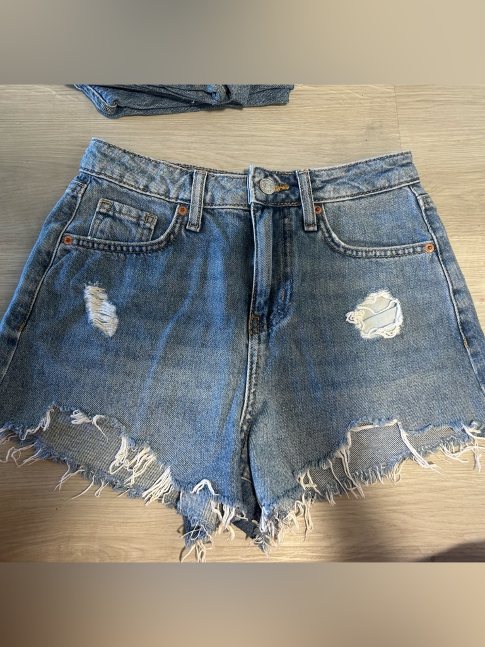 Forever 21 Distressed Frayed Hem Denim Shorts - Blue